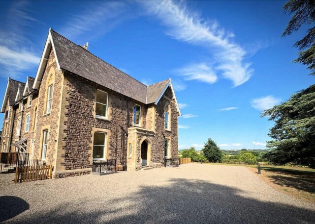 Yesterday, we had the pleasure of visiting one of our recently completed projects in the charming Aylestone Hill area of Hereford. Walney House, formerly the Shires nursing home, had been beautifully transformed into a collection of exquisite apartments by one of our valued developer clients. A fantastic example of thoughtful conversion and quality craftsmanship. 
A few are remaining for sale through @glasshouse_properties 
#architectscheltenham #architectshereford #victorian #cotswoldstone #stucco #sashwindows #georgian #ashlar #residentail #apartment #conversion