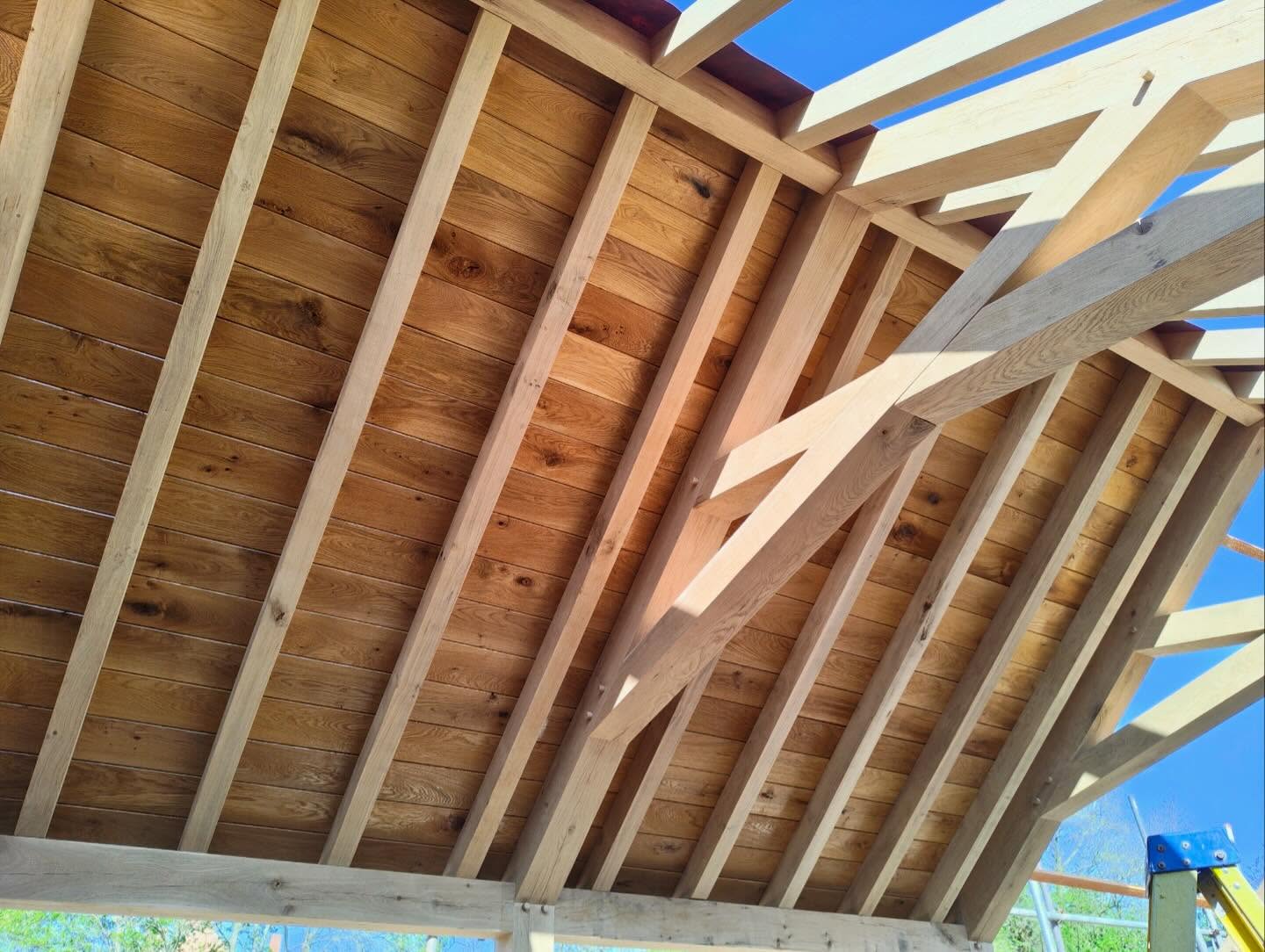 Work in progress for a new exterior kitchen structure. New European oak scissor trusses with rafters and sarking board contrasting against the sky. This project is starting to take shape, and we can’t wait to see the final result. 
.
Craftsmanship at its best, working with such a beautiful materials, balancing traditional work with contemporary detailing. 
.
#oakframing #architectshereford #traditionalbuilding #gardendesign #listedbuilding