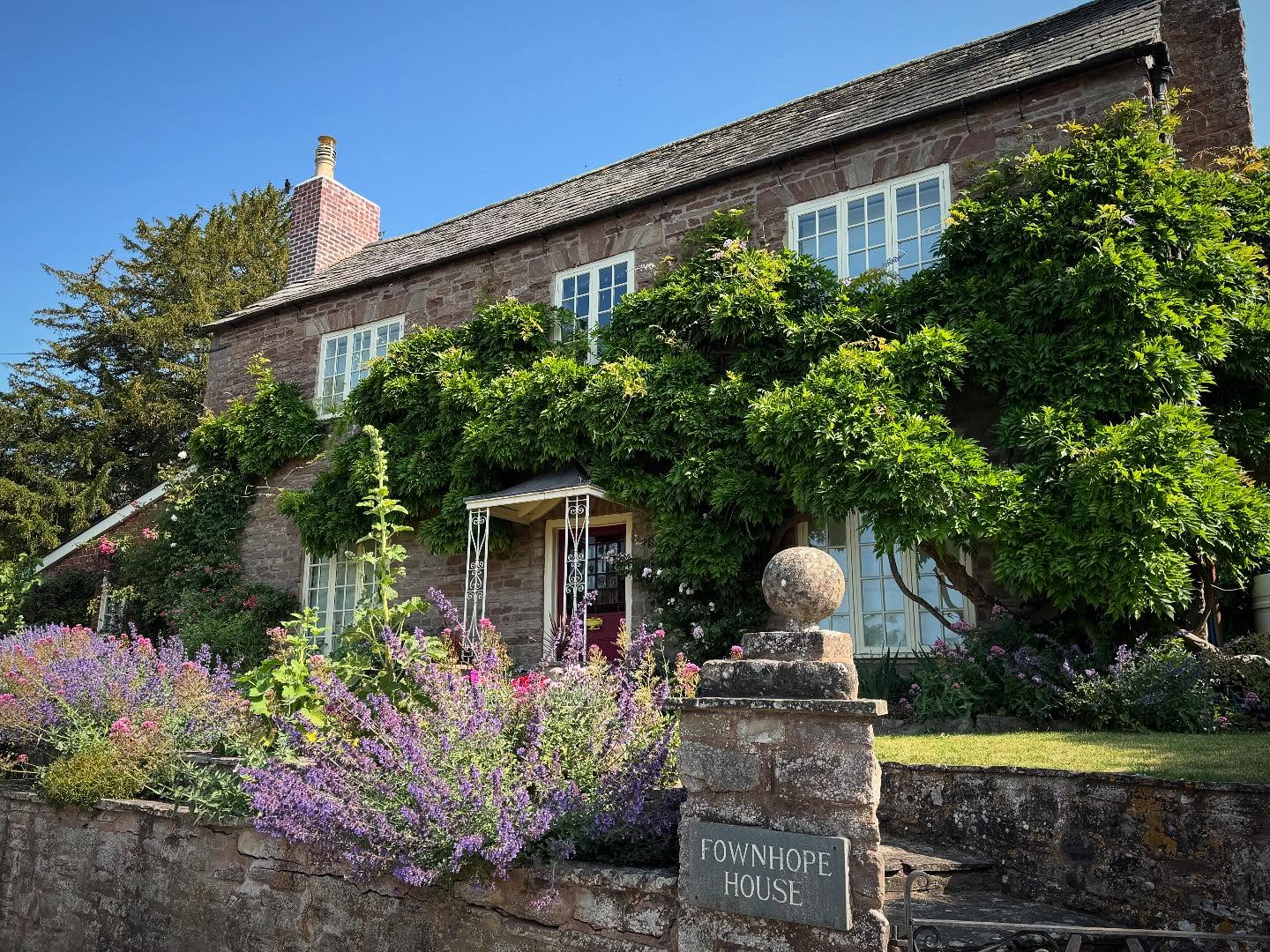 A beautiful morning to collate the final details prior to the completion of a Listed Building Consent application for a striking new addition to Fownhope House.
#architectscheltenham #architectshereford #rubblestone #cottage