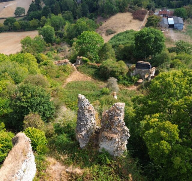 Delighted to be working alongside @englishheritage at Wigmore Castle in #herefordshire. The team at KODA are investigating a new interpretation strategy at the site to enhance access and interpretation together with a developing a strategy to protect visitors from friable and falling masonry. 
.
The castle was built after the Norman Conquest in 1067 to defend England against attack by the Welsh and in continued use until the Civil War.
.
#conservationarchitectshereford #castle #scheduledancientmonument #englishheritage