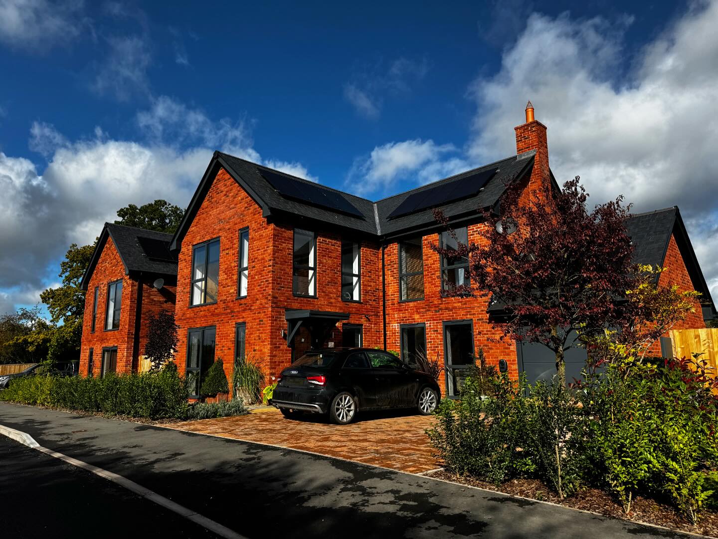 A year on, it’s great to revisit one of our first development projects as KODA architects, seeing the houses grow and mature. KODA architects were successful in gaining planning permission as part of an urban extension to a village in north #Herefordshire and carried the process through to detailed design and on-site.
.
Working with the contractors in Herefordshire, the design and realisation, maximising a rural plot, achieving a high-quality, low carbon addition.
.
#newhouses #newbuildhomes #developer #lowcarbondesign #developerlife #northherefordshire #ruralliving #newbuild