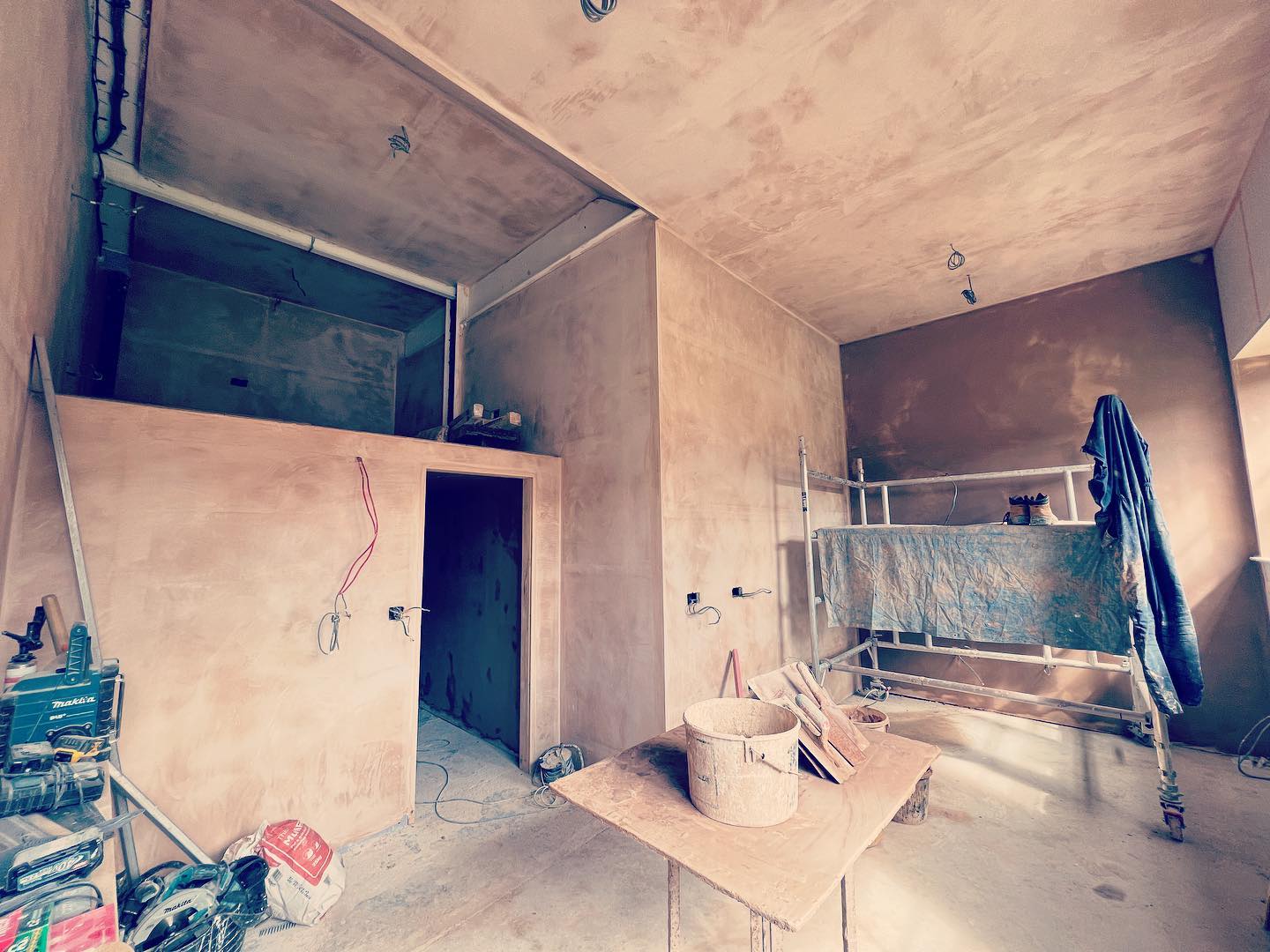 Works in progress at one our projects to form 20 city centre apartments in a redundant commercial property. Great to see the challenging design solutions being formed such as the mezzanine bedroom spaces

 #cheltenhamarchitects #herefordarchitects #apartment #workinprogress #freshplaster #mezzanine #newhome #refurbishment